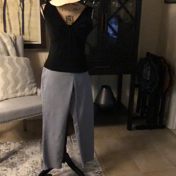 Black sleeveless top - Picture 5 of 7